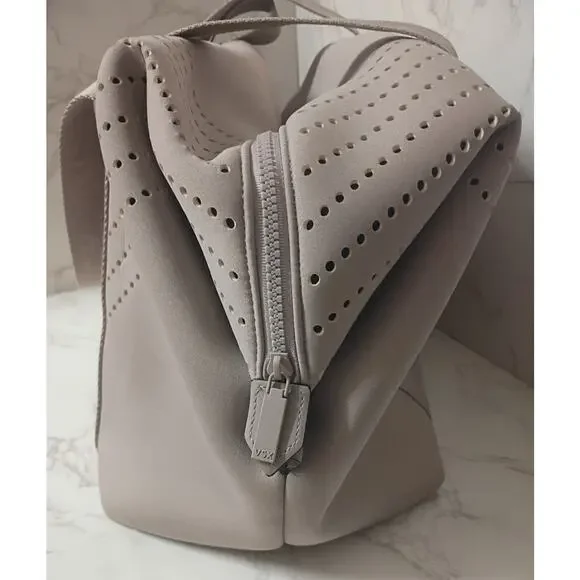 VICTORIA'S SECRET VSX Large Taupe Duffle Bag - NWOT - Picture 3 of 7